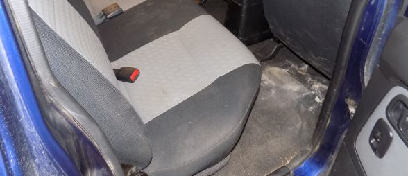 Nissan Navara před čištěním